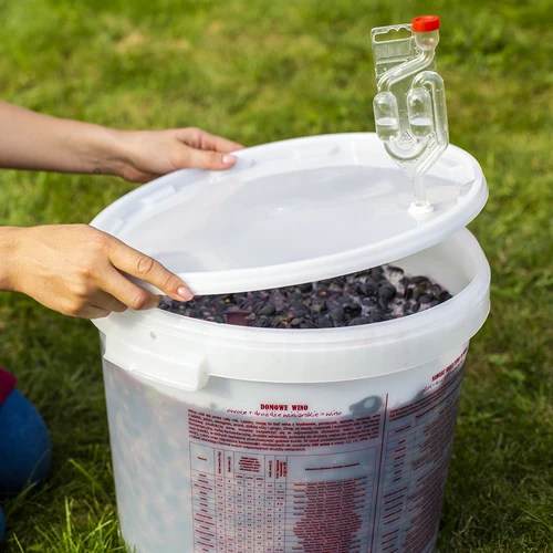 Fermentacijska posuda 30L, bijele boje s tiskom, pipom i 2 cijevi - j.EN - 15