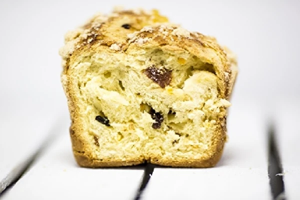 Domaći dizani kolač s mrvičastim posipom