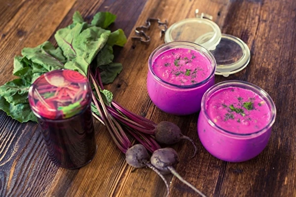 Hladna juha s kvasom od kiseljene cikle