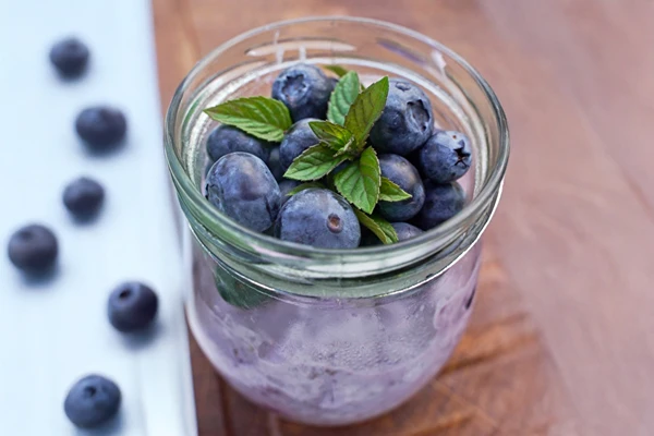 Noćna zobena kaša s džemom od borovnica - brz i zdrav doručak