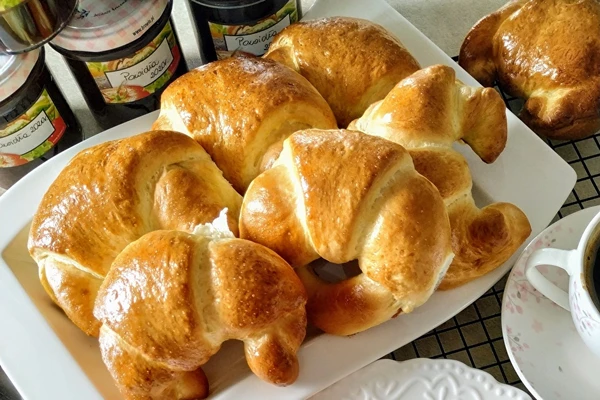 Pirove dizane kiflice s pekmezom