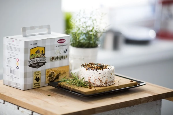 Ser a’la koryciński z pomidorami