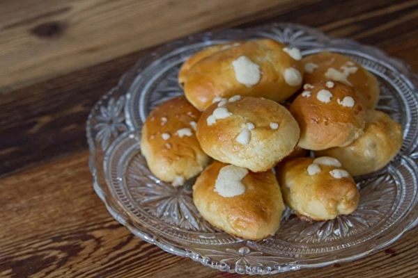 Slatke buhtle sa šljivama