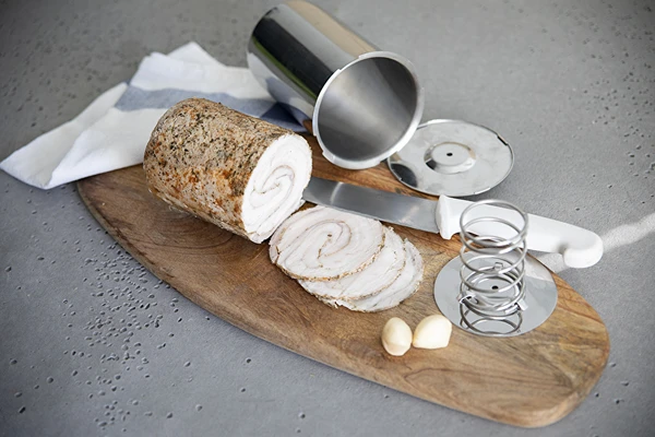 Svinjski kare iz šunkovara – rolani sa slaninom