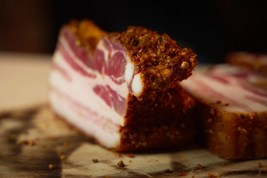 Browin Przepiśnik - Dimljena slanina u pastrami stilu