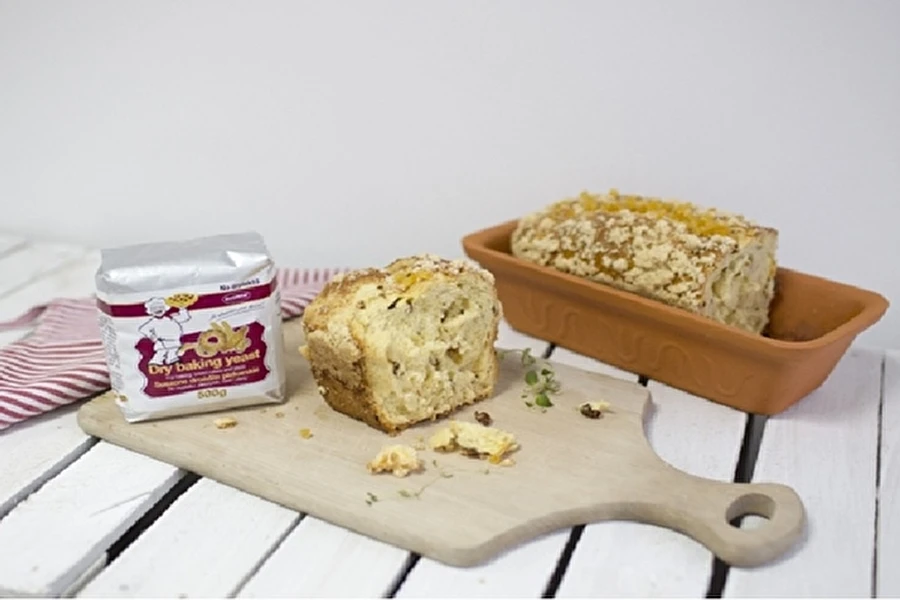 Browin Przepiśnik - Domaći kolač od dizanog tijesta s ribizom i mrvičastim posipom