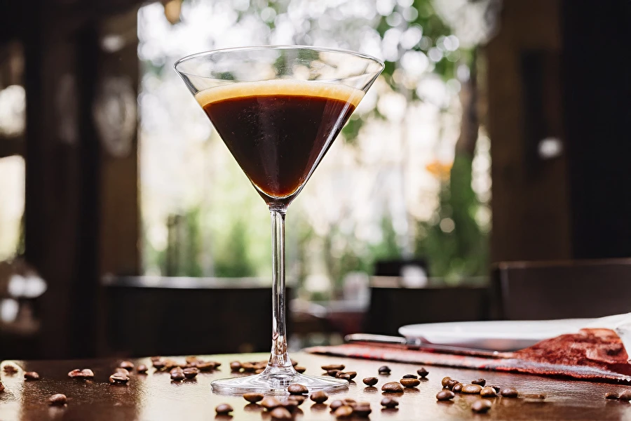 Browin Przepiśnik - Espresso Martini - elegantan koktel s aromom kave