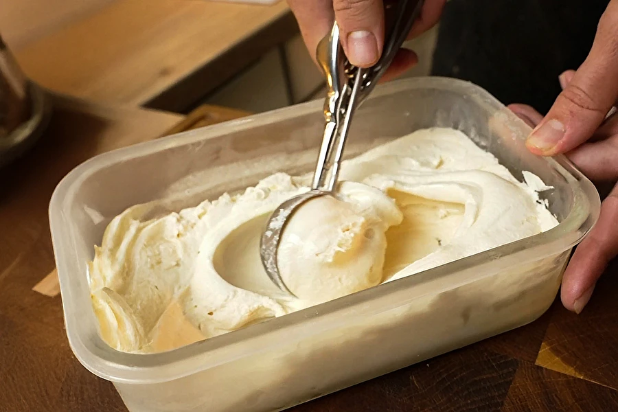 Browin Przepiśnik - Sladoled od vrhnja s notom konjaka