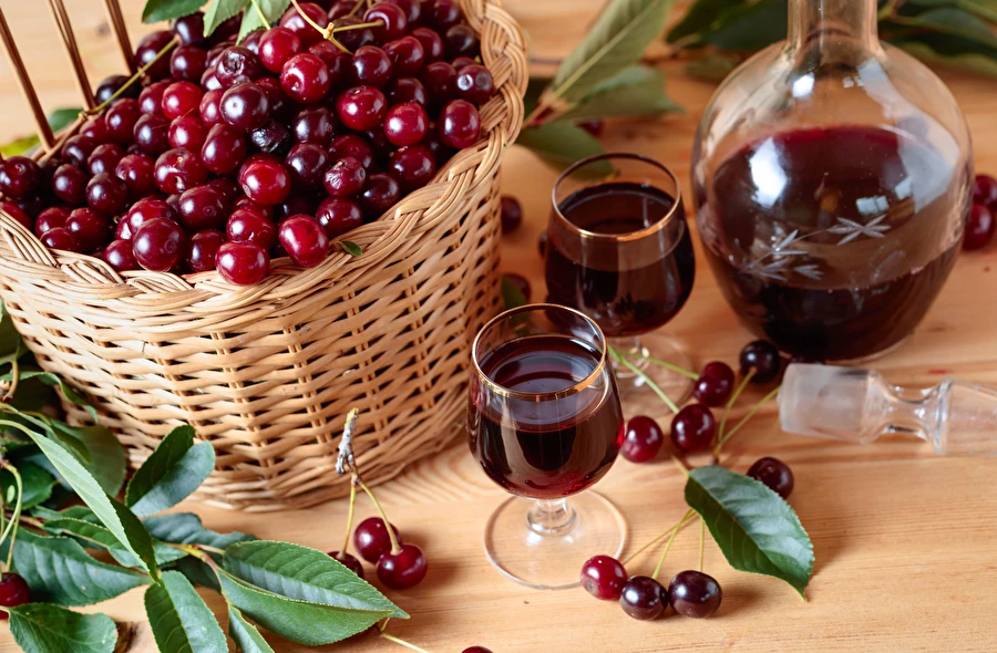 Browin Przepiśnik - Wino z wiśni - mocne, półsłodkie